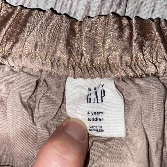 Gap metallic gold pull on skirt w/elastic back waist sz 4T little girls - Picture 4 of 6